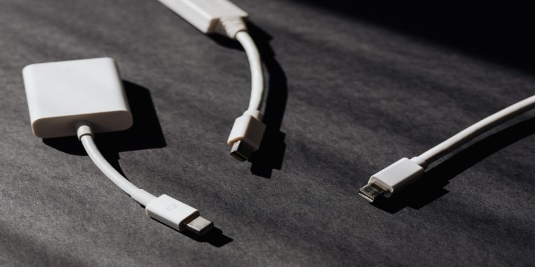 A few USB cables and adapters for lightning cable products