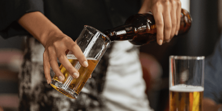 Why Use Nucleated Beer Glasses? Learn Why! - Beer Glass Hopper