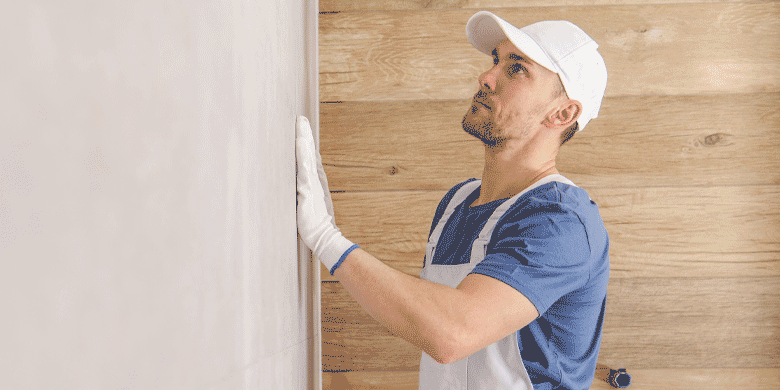 tradesmen wearing white baseball cap